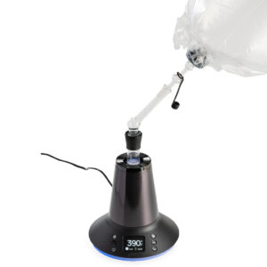 xq2 vaporizer by arizer with bag close view.jpg